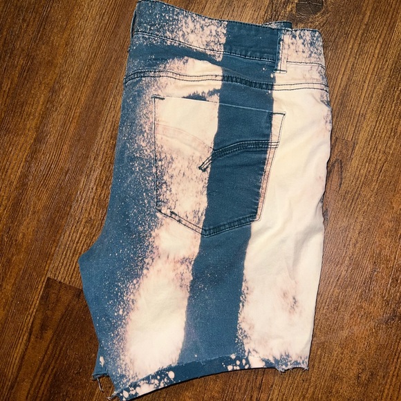 ⭐️Sonoma Blue & Cream Striped Distressed Denim Shorts Upcycled Size 14 - Picture 4 of 15